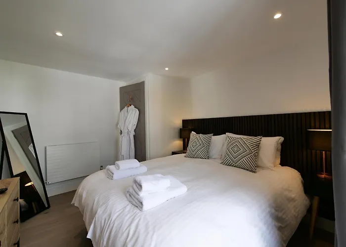 Kingsbridge Penthouse